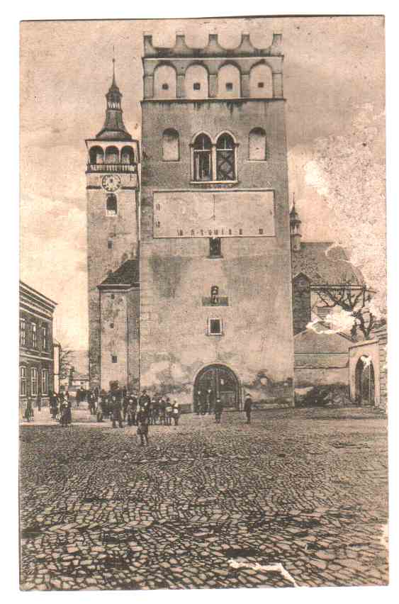 LIpník - Zvonice a kostel.jpg